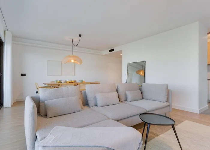 In S.lucas Residence, By Pausa H. Funchal (Madeira)