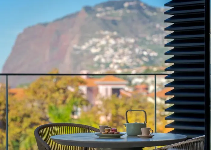 In S.lucas Residence, By Pausa H. * Funchal (Madeira)