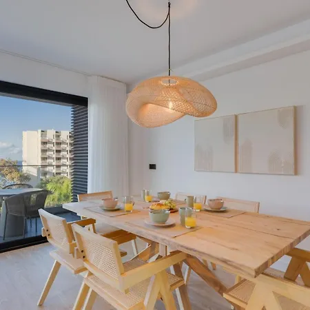 In S.lucas Residence, By Pausa H. * فونشال